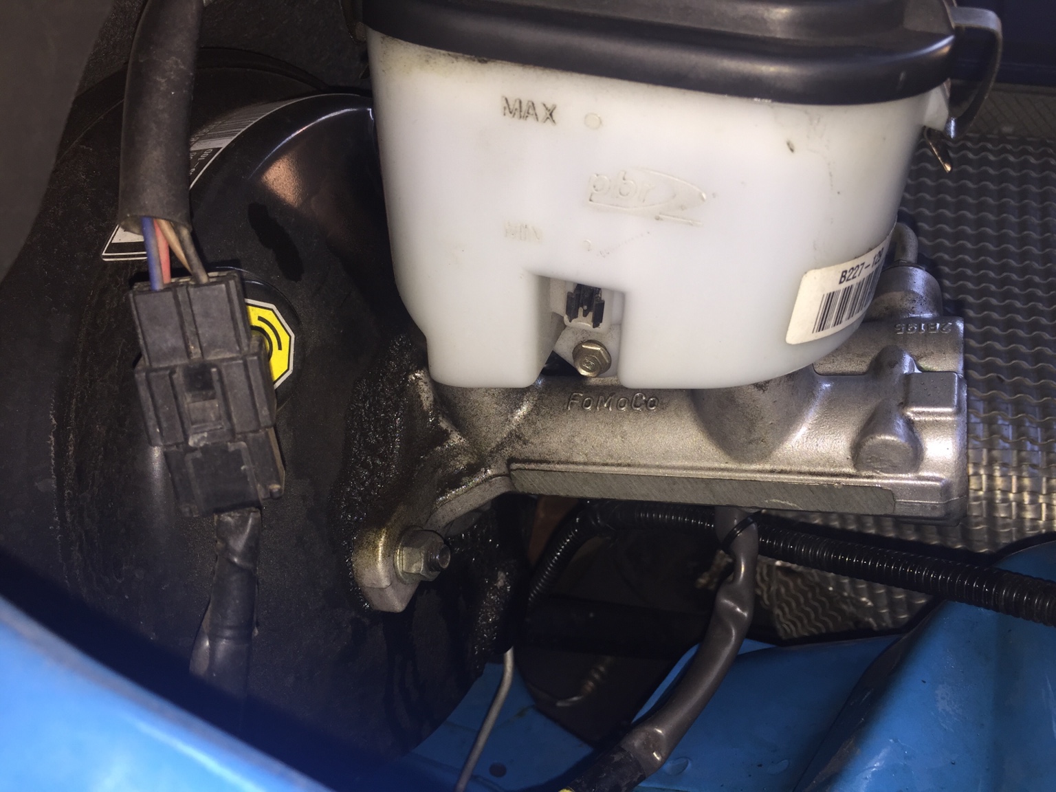 Leaking Master Cylinder Resivior Tank Brakes Ford XR6